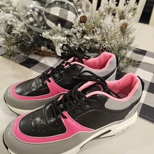 Womens tennis shoes